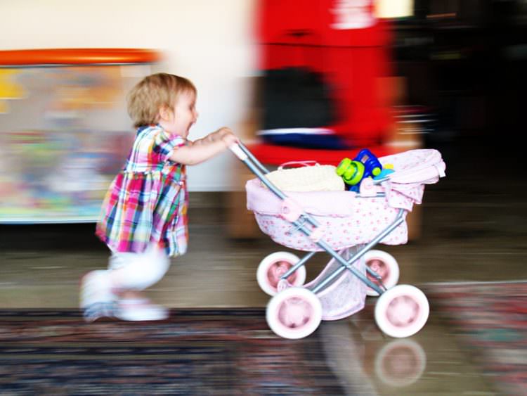 how young can babies walk