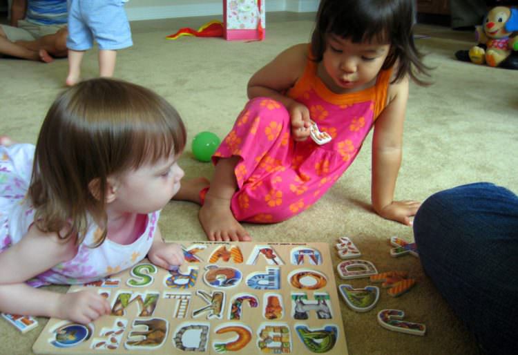 Toddlers Learning Vocabulary from Playing Puzzles