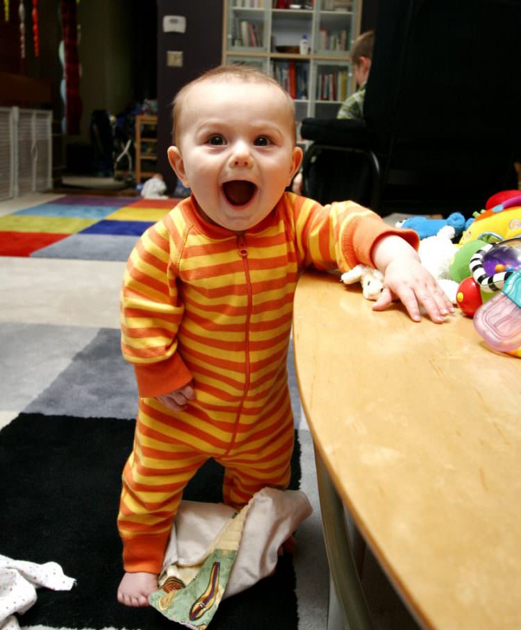 baby walking on hands and feet